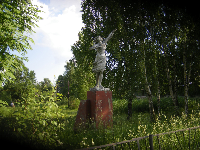 Памятник Лизе Чайкиной